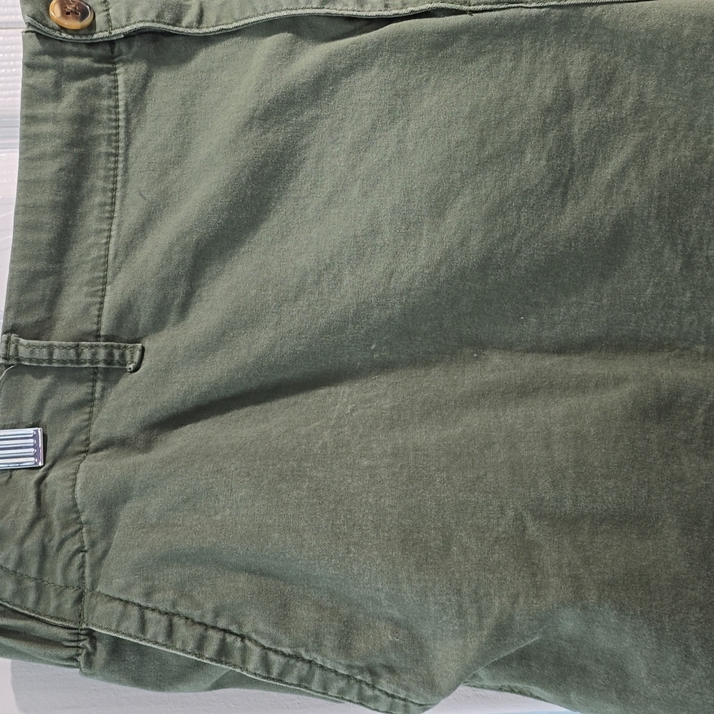 Old Navy Green Bermuda Shorts Classic Cotton Twill - Picture 4 of 11